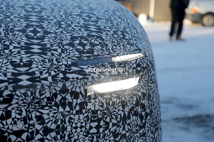 imgi_87_hyundai-ioniq-3-prototype-caught-charging-in-the-cold-shows-mild-manners_10