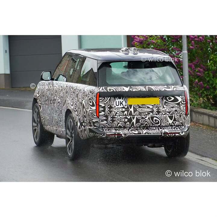 Range Rover prepares a mid-cycle refresh with subtle exterior refinements and an upgraded inter (2)