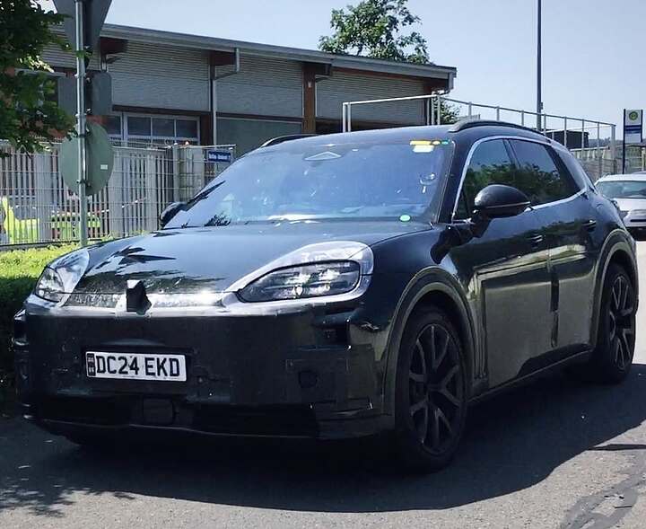💥💥💥💥💥2027 Bentley Electric SUV Makes Spy Photo Debut With Porsche Cayenne Electric Bodywork