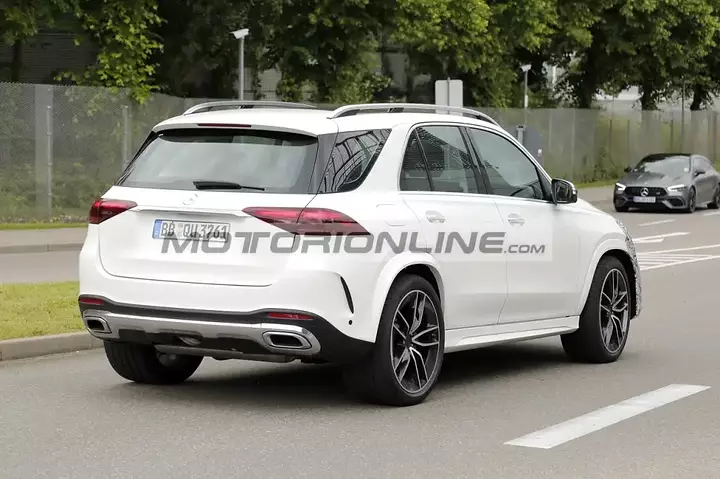 mercedes-gle-2025-009_W1024