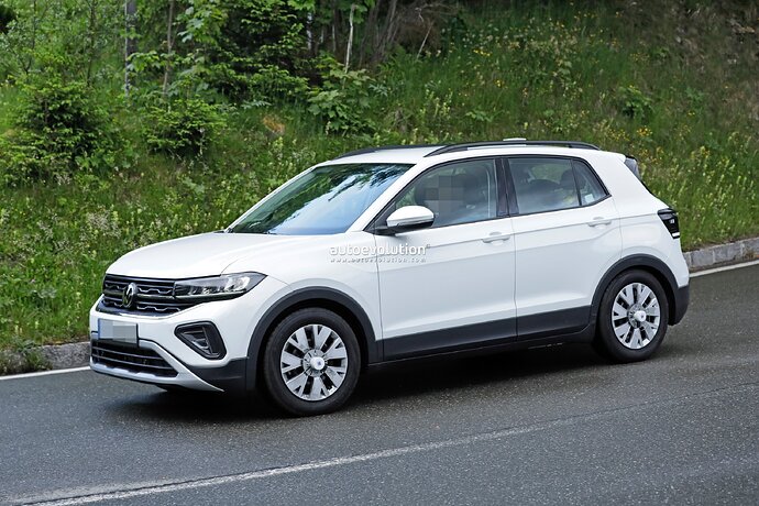 2024-vw-t-cross-says-no-to-camouflage-facelifted-small-crossover-spied-naked_12