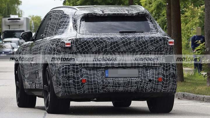 BMW ya prueba el iX5 M70 xDrive, no parece un super-SUV eléctrico pero va a volar 14