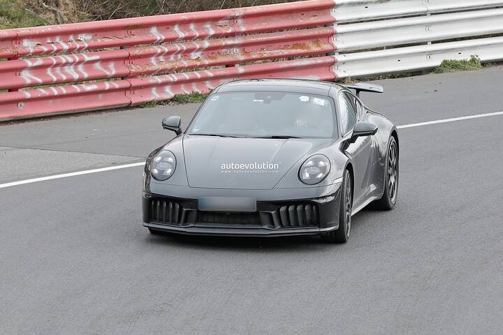 2025-porsche-911-spied-with-minimal-camouflage-will-debut-summer-2024_6