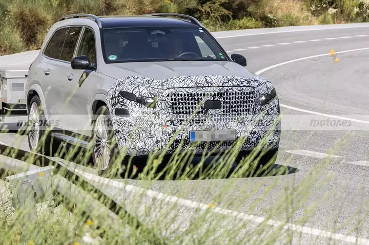 mercedes-maybach-gls-facelift-2026-fotos-espia-2024103226-1720888448_1