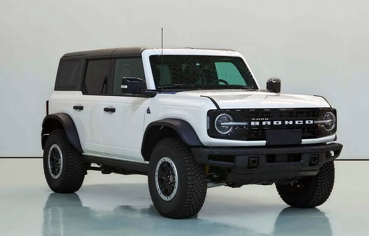 https___www.carscoops.com_wp-content_uploads_2023_09_Ford-Bronco-Chinese-Spec-11-1024x658