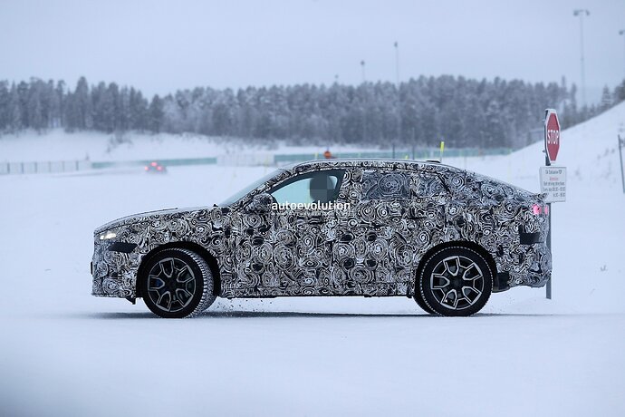 2024-bmw-x2-m35i-spied-with-wide-hips-and-a-hump-wont-win-any-beauty-contests_7