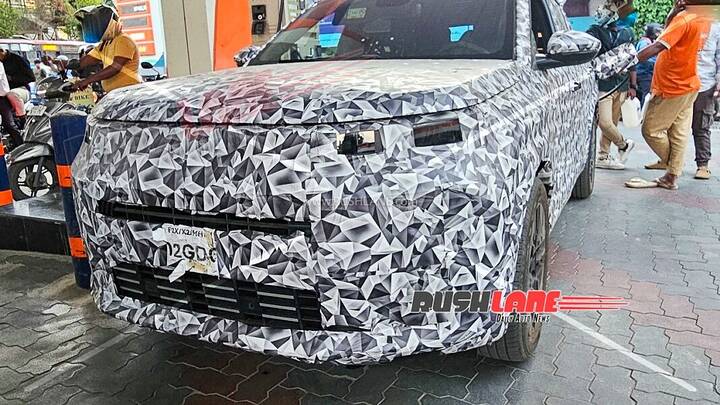 New-Fiat-F2X-Fastback-SUV-Spied-In-India--newcarscoops-1068x601
