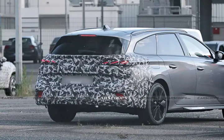 Peugeot-308-SW-spy-shots-00004-1536x964