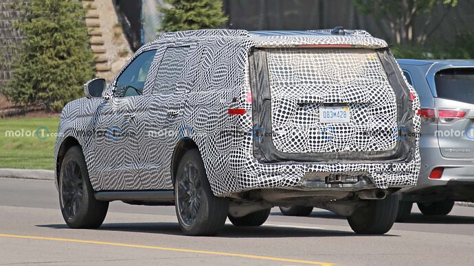 next-gen-ford-expedition-rear-view-spy-photo (3)
