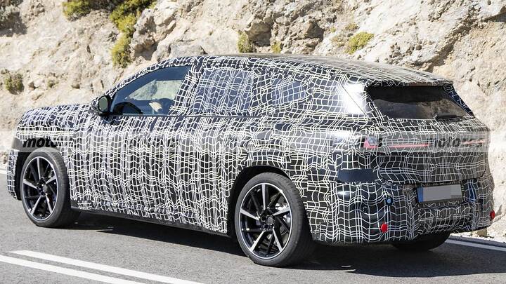 BMW ya tiene listo el iX3 más potente que verás pronto… no es un M puro, pero te va a sobrar 11