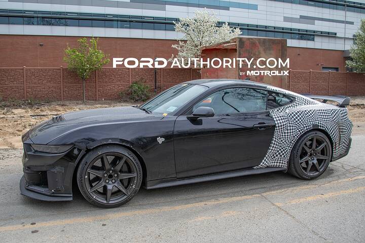 2026-Ford-Mustang-Shelby-GT500-S650-Prototype-Spy-Shots-April-2025-Exterior-010