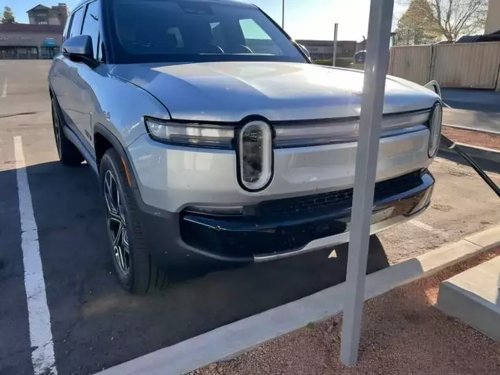 2025-Rivian-R1S-Scoop-10-768x576