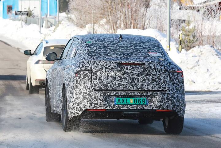 next-ds-flagship-spied-with-sloping-roofline-stla-medium-based-model-is-100-electric_17