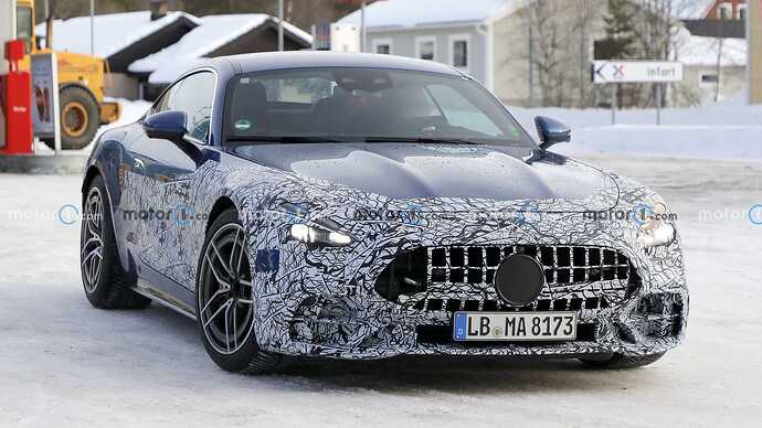 mercedes-amg-gt-front-view-facelift-spy-photo (2)