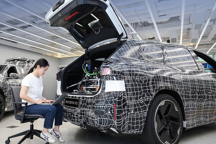 imgi_3_2026 BMW iX3 L