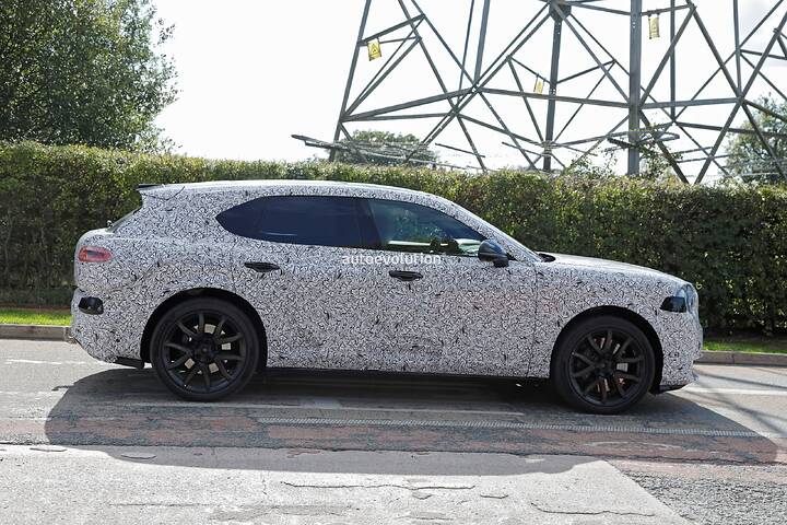 imgi_62_bentley-s-urban-ev-identifies-as-a-smaller-bentayga-in-new-spy-shots_7