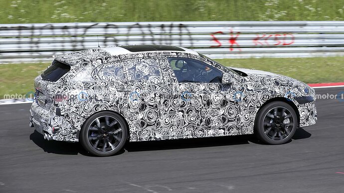 bmw-1-series-facelift-new-spy-photo (8)