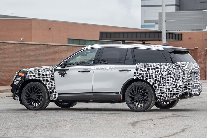 2024-lincoln-aviator-facelift-shows-restyled-front-end-new-infotainment-activeglide_9