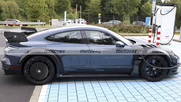 El Taycan más salvaje de la historia vuelve a dejarse ver en fotos espía, Porsche quiere volver a ser el rey 4