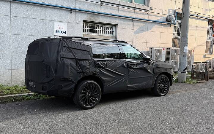 2027 Hyundai Santa Fe Facelift Black ink_newcarscoops 01