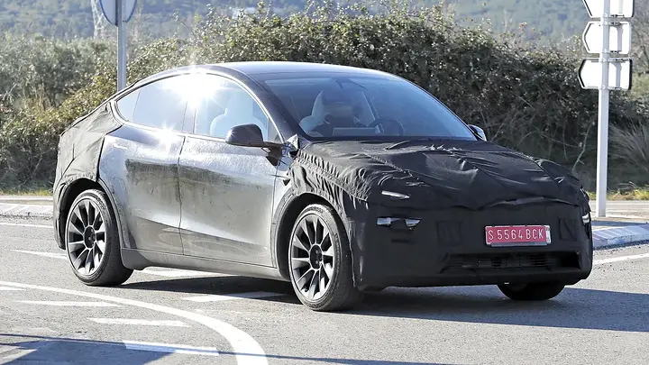 Tesla Model Y facelift spy shots-5