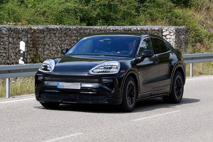 imgi_41_2027-porsche-cayenne-coupe-electric-spied-with-strange-looking-rear-vents_1