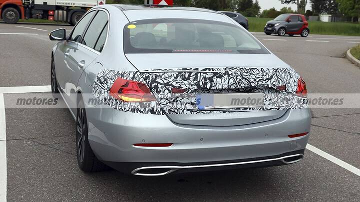 mercedes-clase-c-facelift-fotos-espia-2026-2025108086-1746784297_15