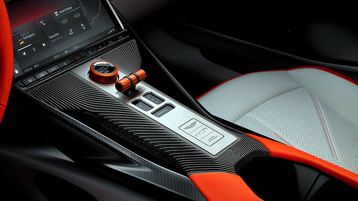 Aston Martin Valen_13