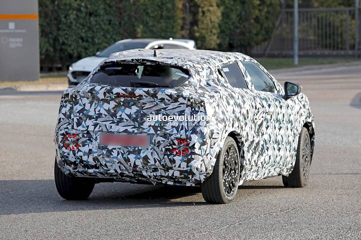 imgi_38_2027-nissan-juke-ev-makes-another-photo-appearance-as-it-prepares-for-production_8