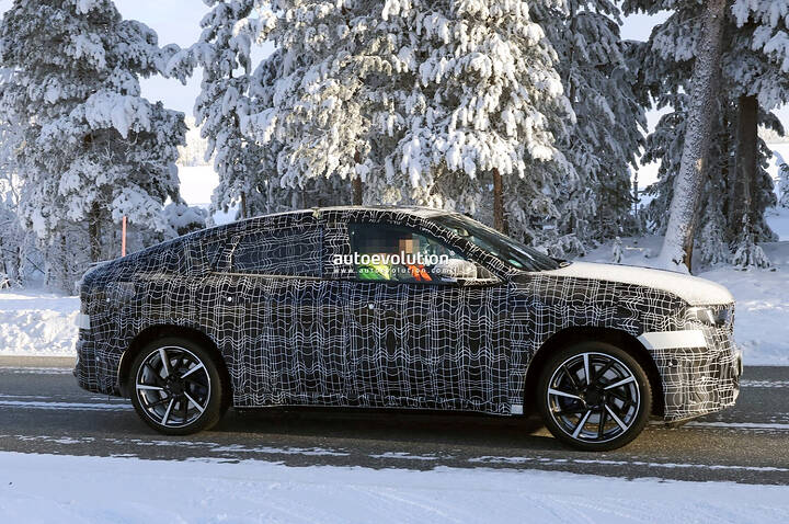 2027-bmw-ix4-spyshots-newcarscoops-0004