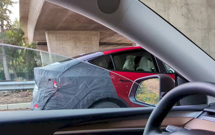 tesla-model-y-juniper-spotted-for-the-first-time-in-performance-trim-has-highland-vibes_3