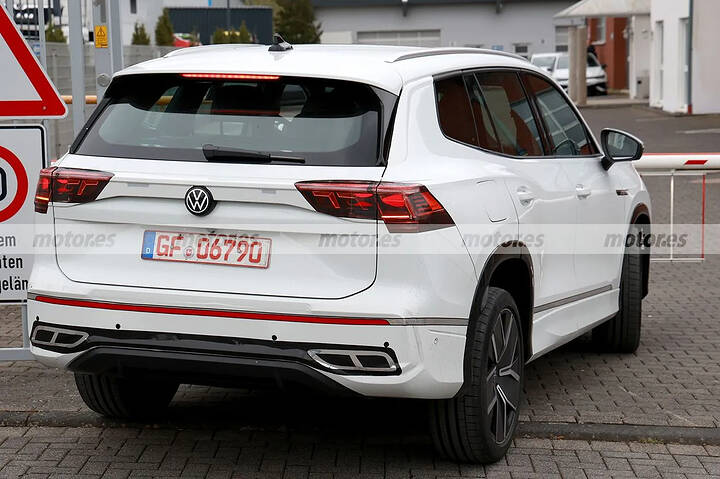 Formerly black and now white, the 'future' Volkswagen Tiguan Allspace demonstrates its power in new tests at Nürburgring21