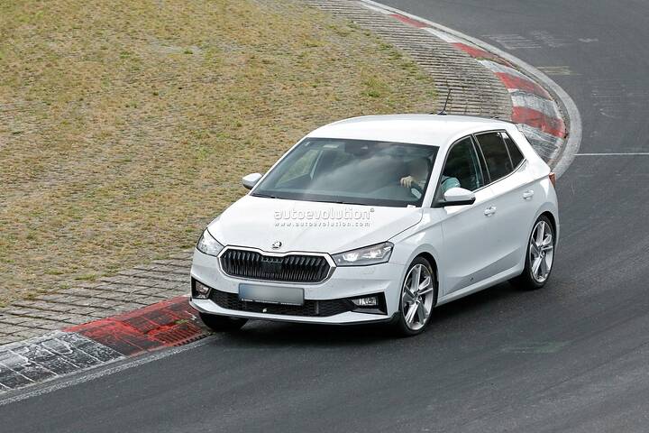 imgi_63_2026-skoda-fabia-rs-potentially-spied-may-feature-volkswagen-polo-gti-muscle_14