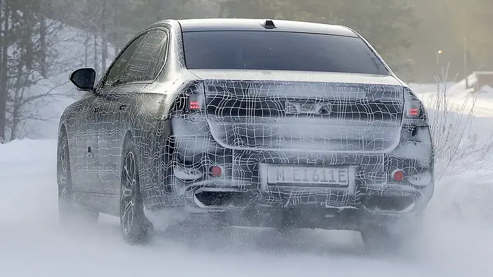 BMW 7-Series Facelift - rear end_nfa1qu