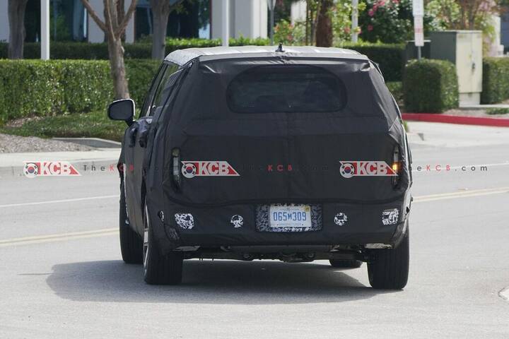 imgi_56_us-spec-2027-santa-fe-pleos-connect-15-1024x683