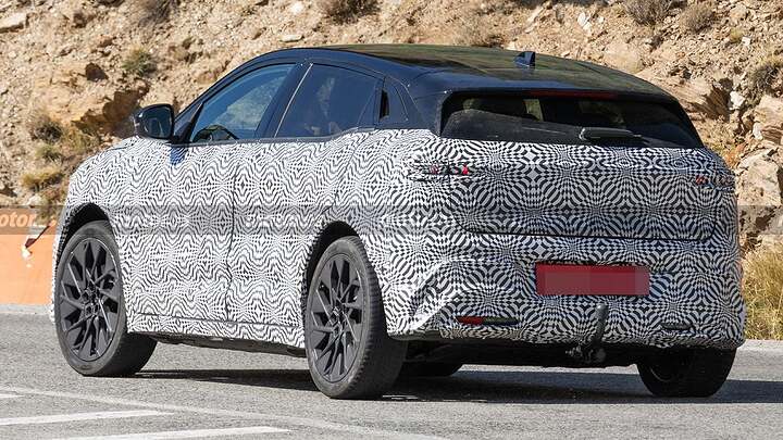 Cazado el nuevo Renault Megane que llega en 2026, su renovado diseño comienza a descubrirse 16