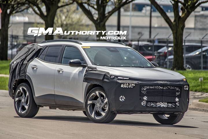 imgi1502027-Chevrolet-Trax-Refresh-Prototype-Spy-Shots-newcarscoops-Exterior-005-side-front-three-quarters
