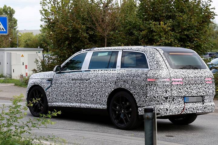 imgi_69_2027-genesis-gv90-spied-with-purportedly-optional-coach-doors-open_23