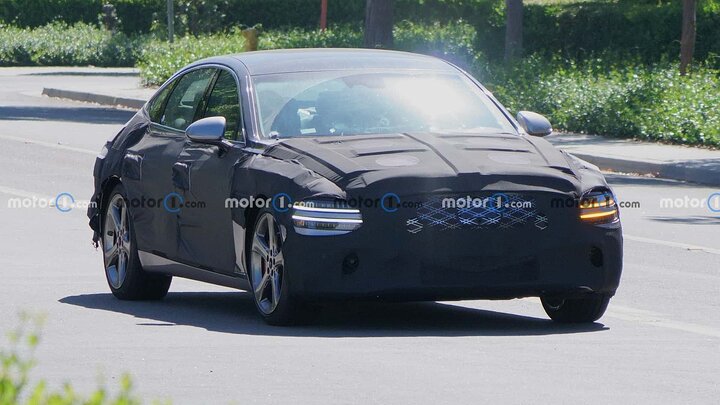 genesis-g80-front-view-facelift-spy-photo (4)