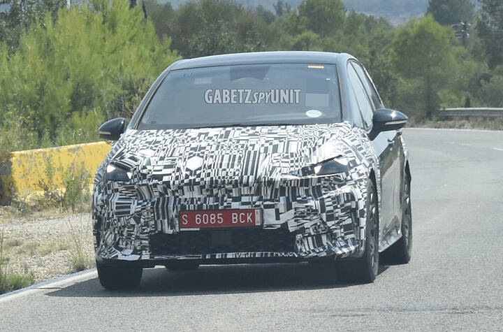 May be an image of car, road and text that says 'GABETZsPrUNIT S 6085 S6085BCK BCK SVSiT'