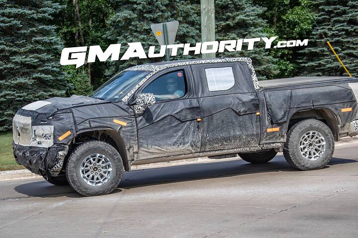 2027-Chevrolet-Silverado-ZR2-1500-Prototype-Spy-Shots-September-2025-Exterior-010