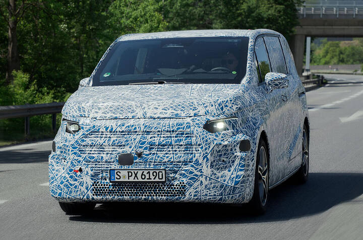 mercedes-vle-camo-front-quarter-tracking