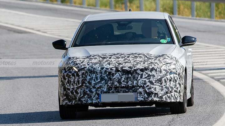 Cazado el nuevo Peugeot 308, descubre la renovación que desafía al Golf en estas fotos espía 6