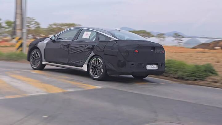 2027 Kia K5-newcarscoops-1