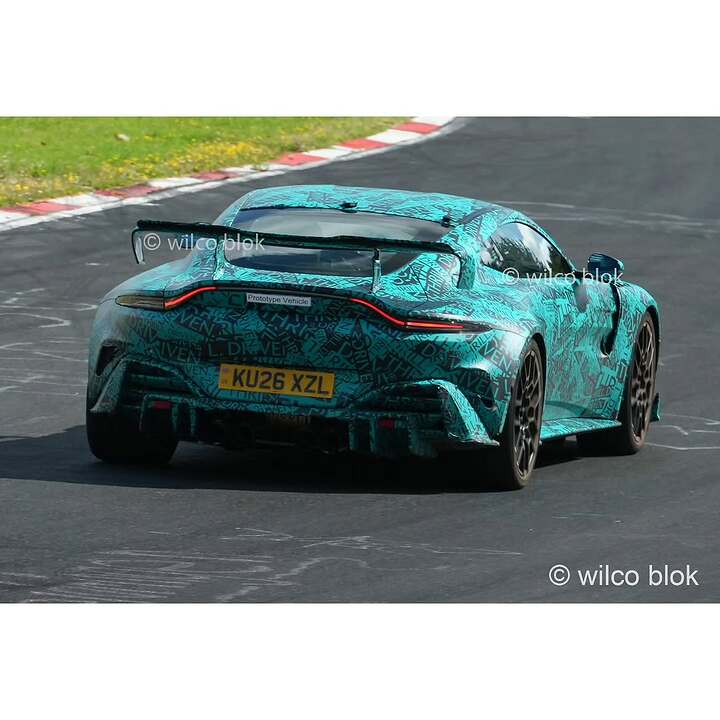 Aston Martin Vantage RS spied!A more track-focused Vantage is on the way, reportedly targeting (2)