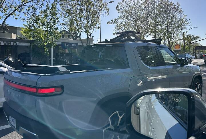 2025-rivian-r1t-prototypes-spotted-testing-new-adas-equipment-with-no-camouflage_7