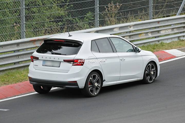 imgi_61_2026-skoda-fabia-rs-potentially-spied-may-feature-volkswagen-polo-gti-muscle_12