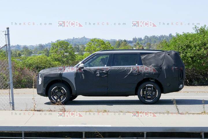 kia-telluride-spied-up-close-7-scaled