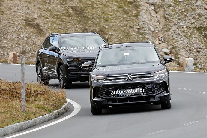 2023-volkswagen-tiguan-spied-for-the-first-time-has-deceiving-camouflage_11
