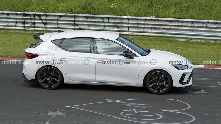 2027 Cupra Leon VZ TCR_newcarscoops_32e3d8